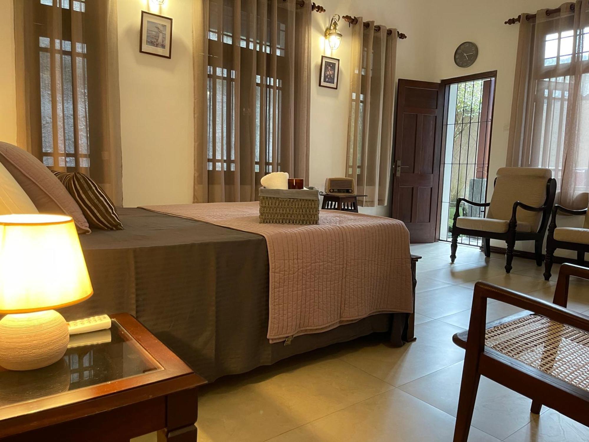 The Manor 1926 * Colombo