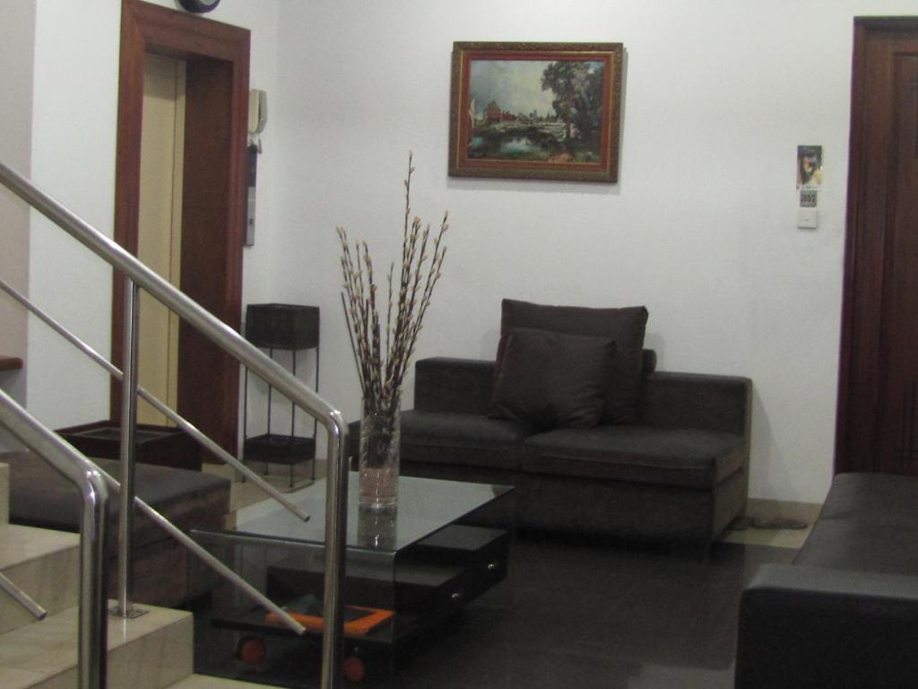 Whitehouse Residencies Bed & Breakfast
