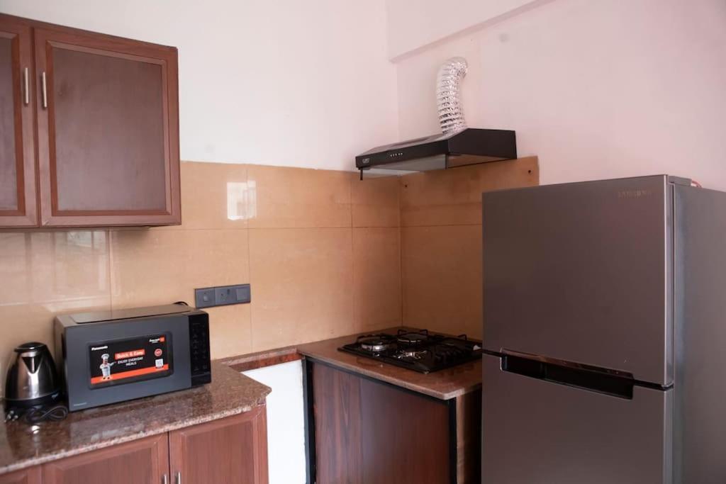 Golden Residencies - - 3 Bed Apartment *