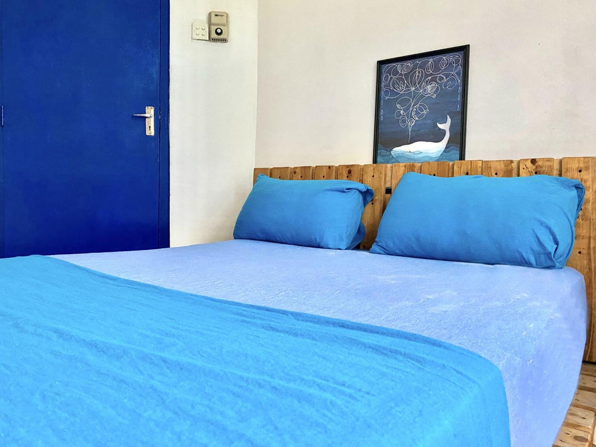 Hostel Seconds - *