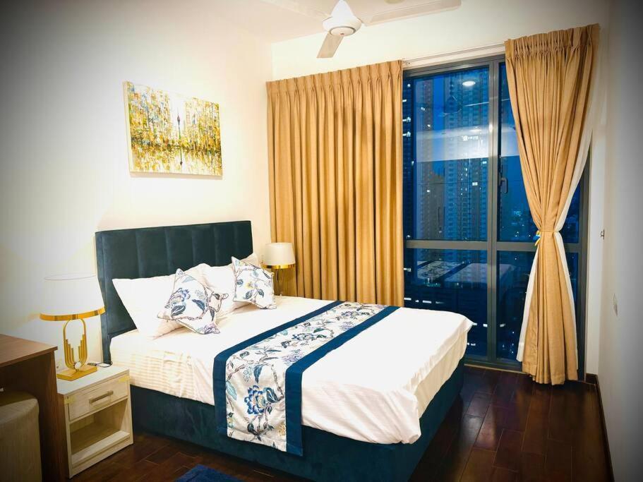 Luxury In Capital Twinpeaks