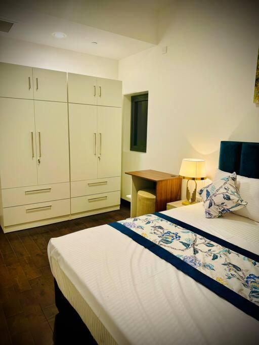 Luxury In Capital Twinpeaks Apartment Colombo