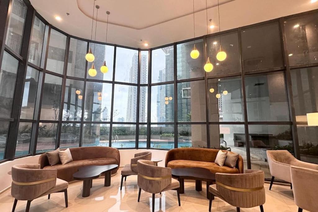Skyline Luxury At Tri-zen - Pool And Amazing Views