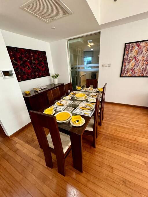 Monarch Seaview Apartment *