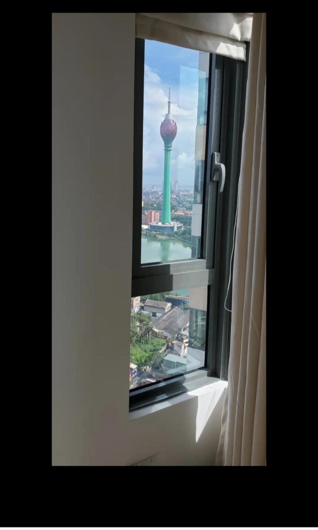 Luxury 32nd Floor 2 Bed-2 Bath With Pool, Harbour & Lotus Tower Views