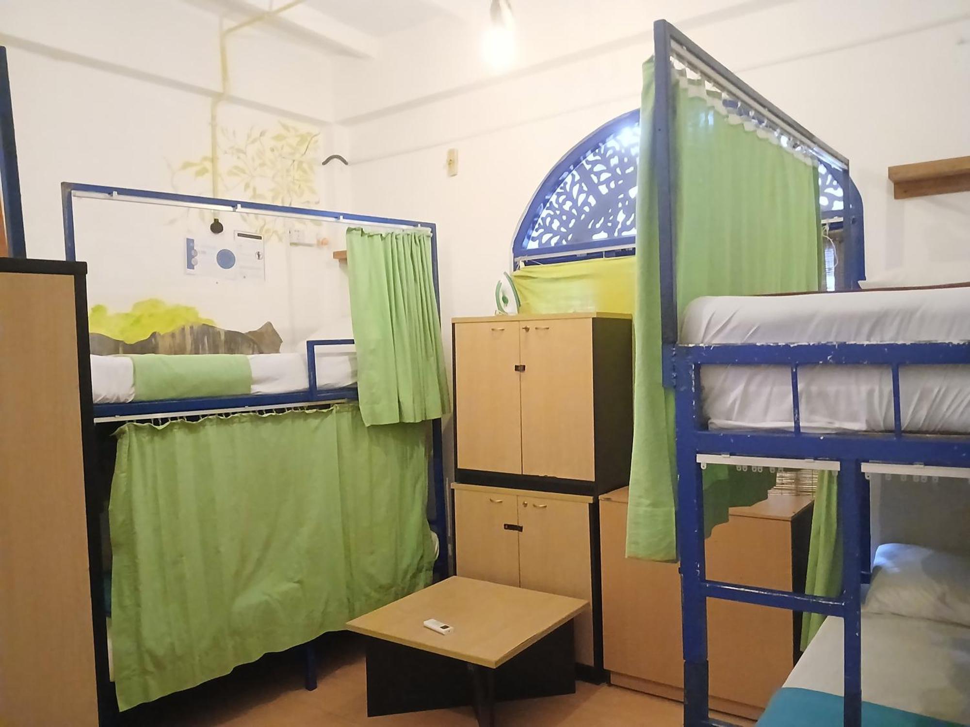 Seconds - Hostel *