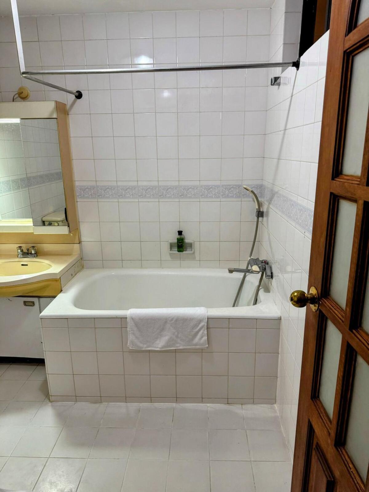 Apartment 7, Leisure
