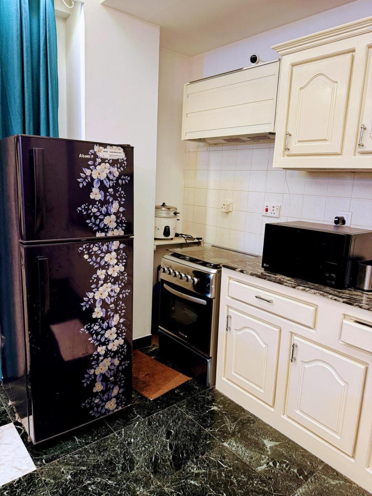 Apartment 7, Leisure *