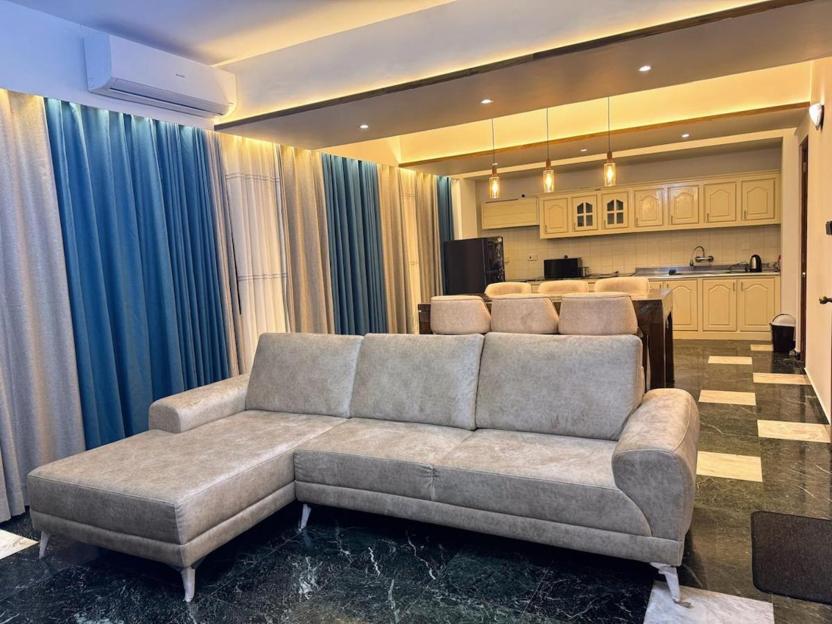 Apartment 7, Leisure