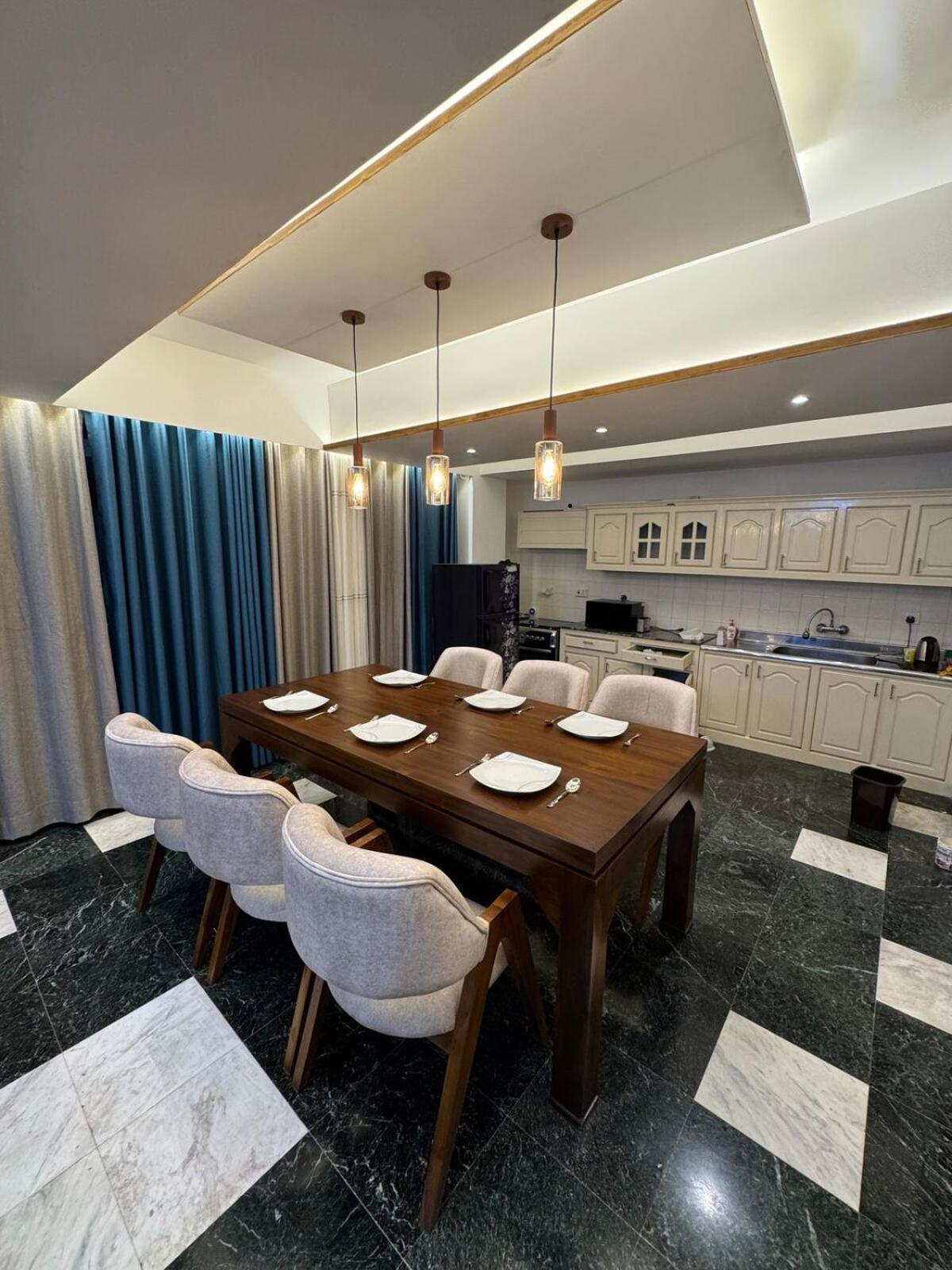 Apartment 7, Leisure