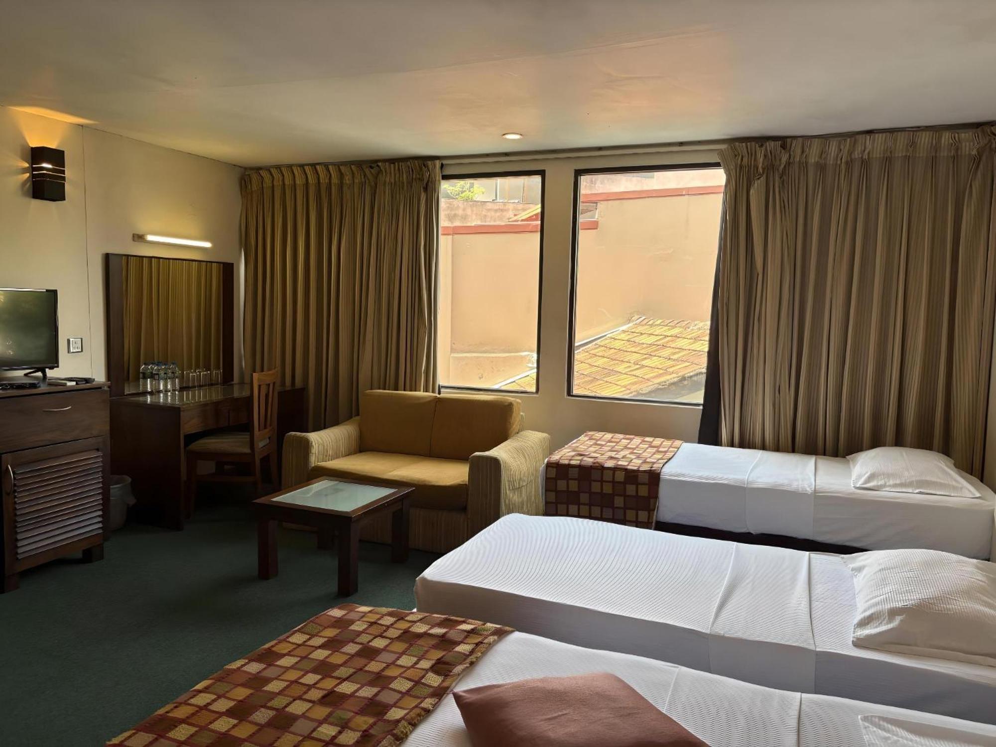 Hotel Janaki 3*