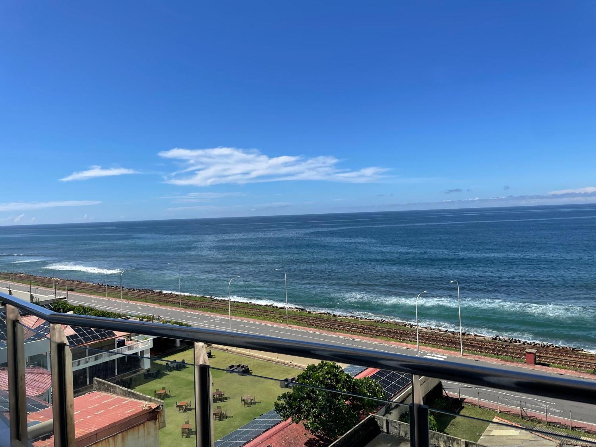 Spectacular Sea View 3 Bedrooms Apartment *
