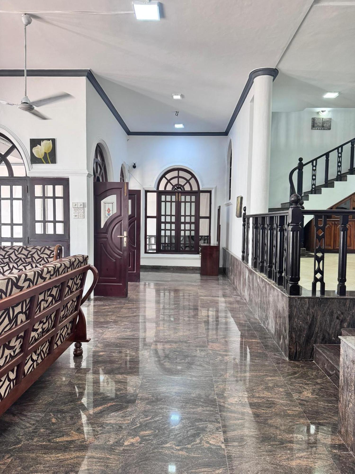 Colombo Hotel *