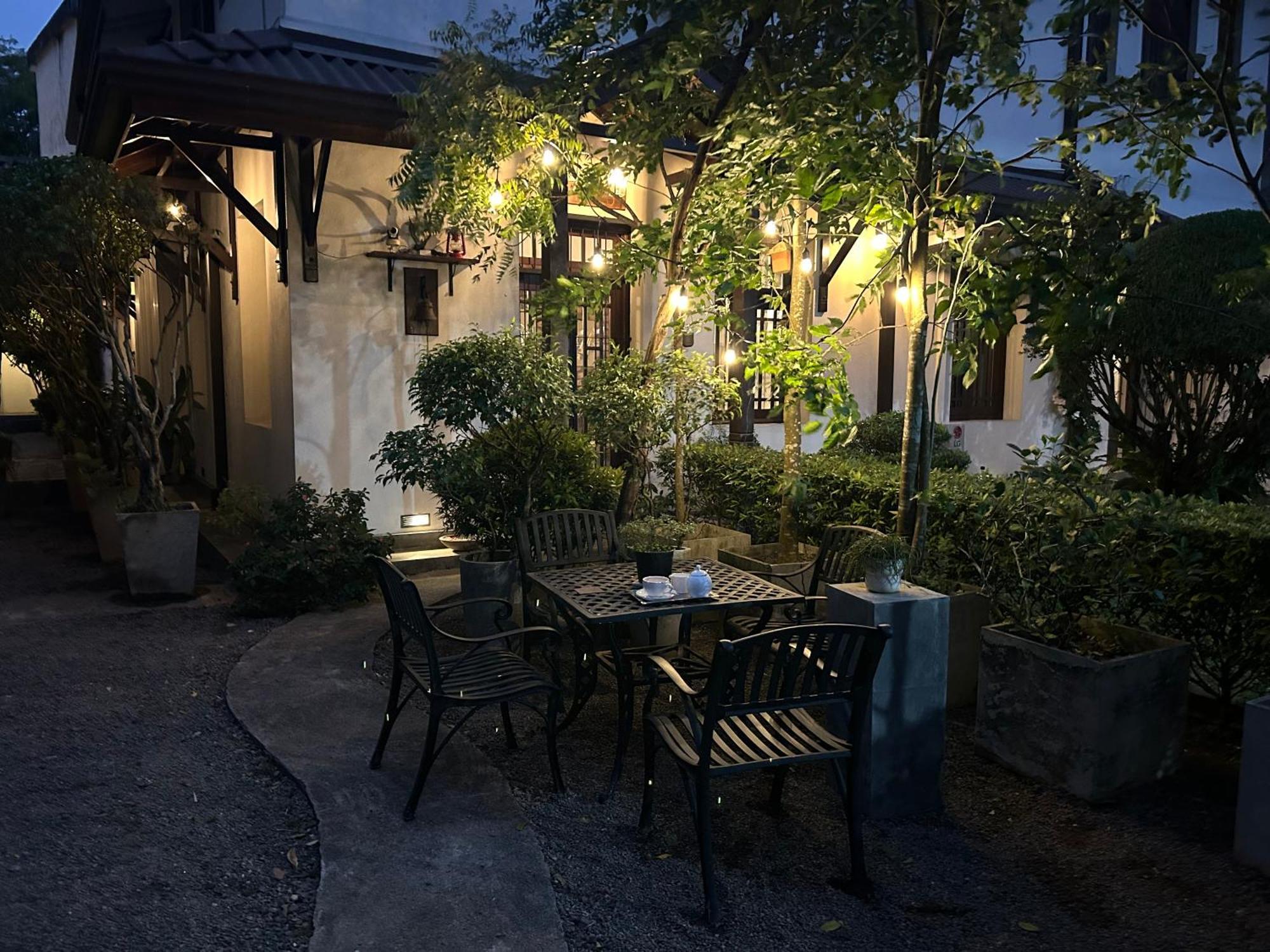 The Manor 1926 * Colombo