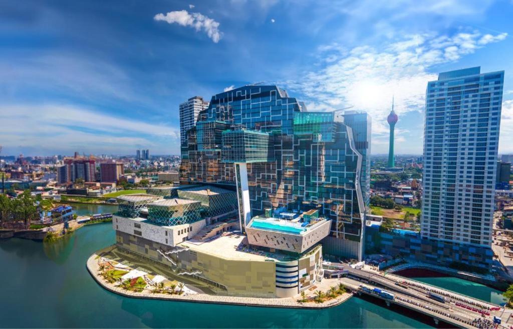 After B00klng Need Scаn Qr-c0dе --skyline Escapes By The Governor Colombo