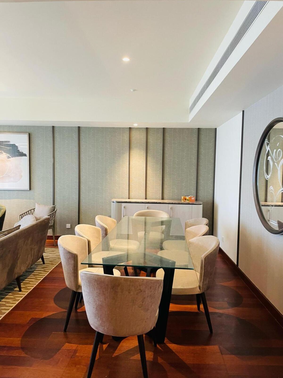 After B00klng Need Scаn Qr-c0dе --skyline Escapes By The Governor * Colombo