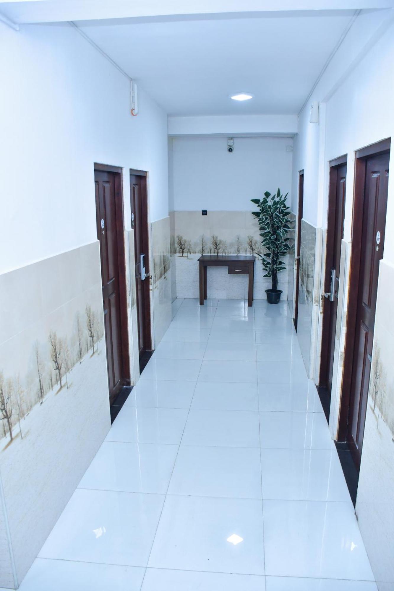 Ez Hotel 2*