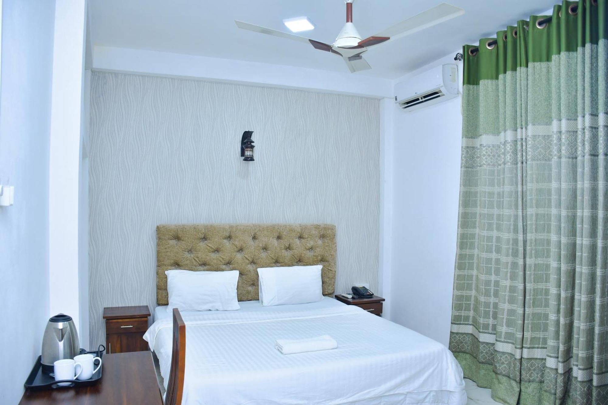 Ez Hotel