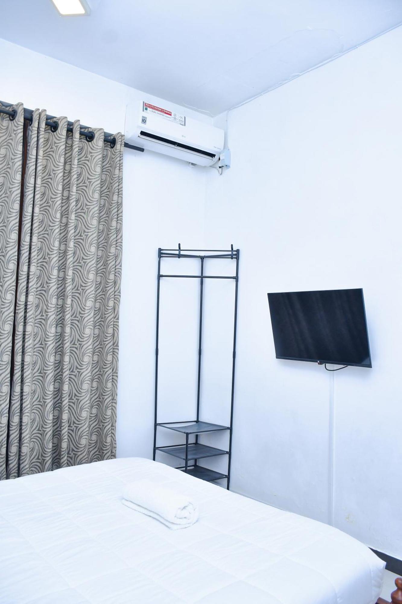 Ez Hotel 2*