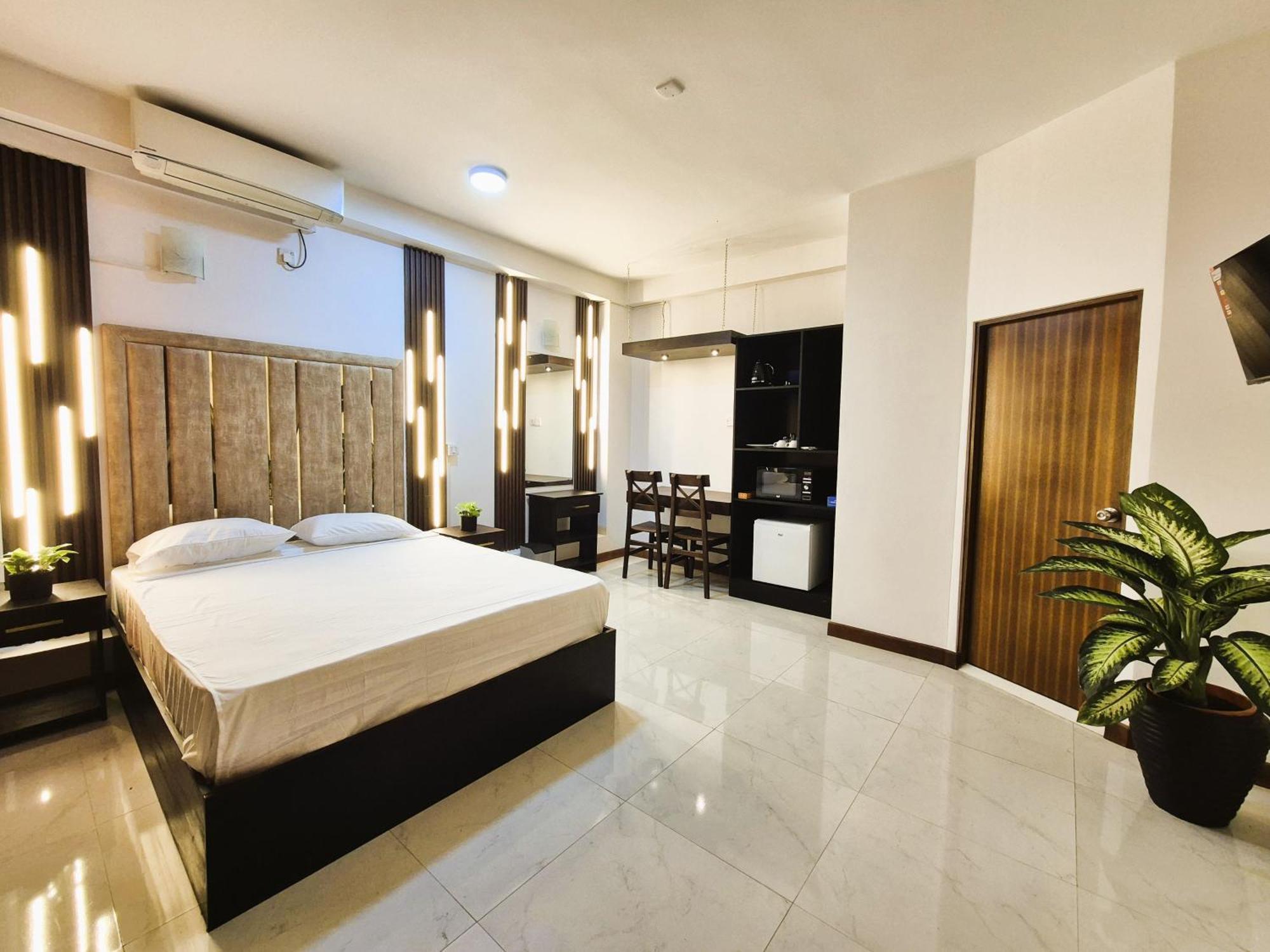 Shiloh Apartment *