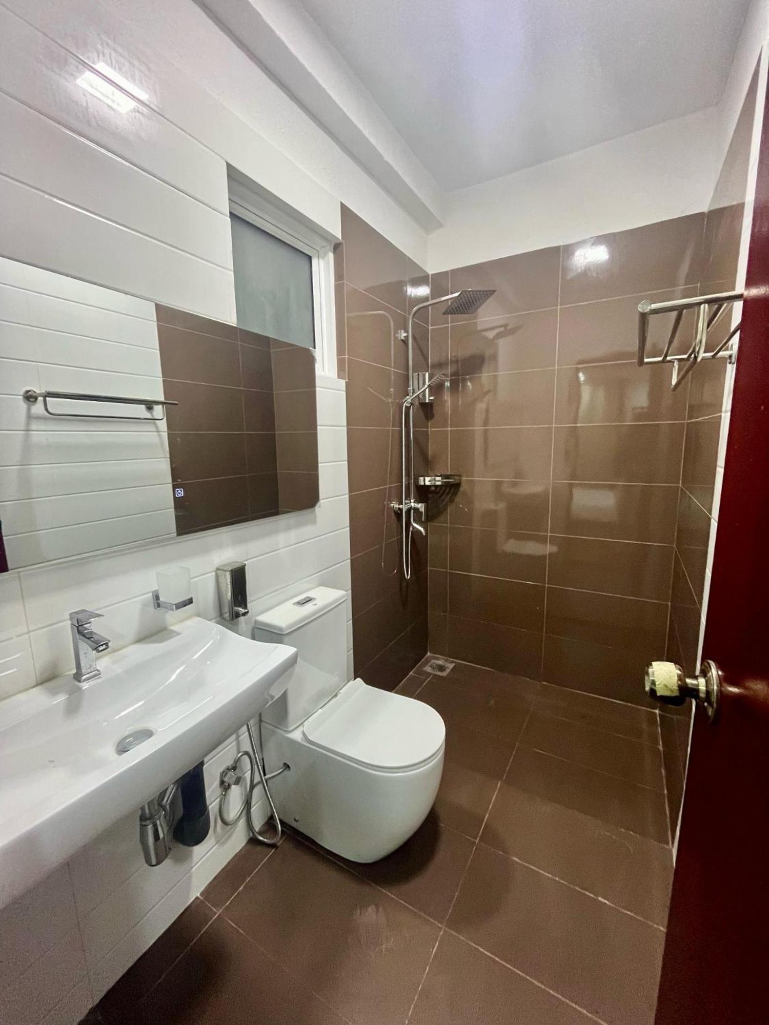 New York And Restaurant Pvt Ltd Apartment *