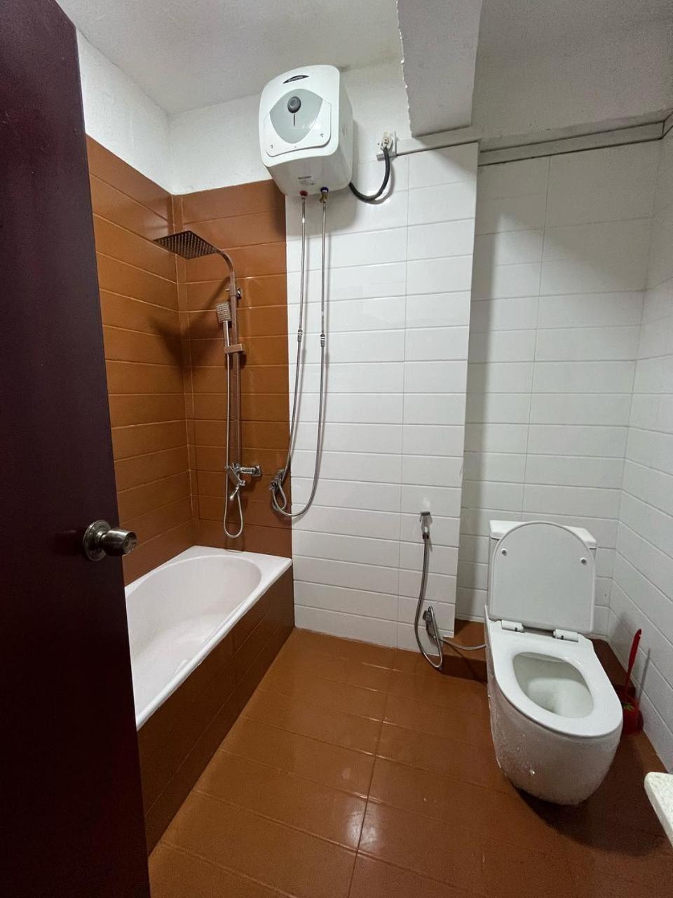 New York And Restaurant Pvt Ltd Apartment Colombo