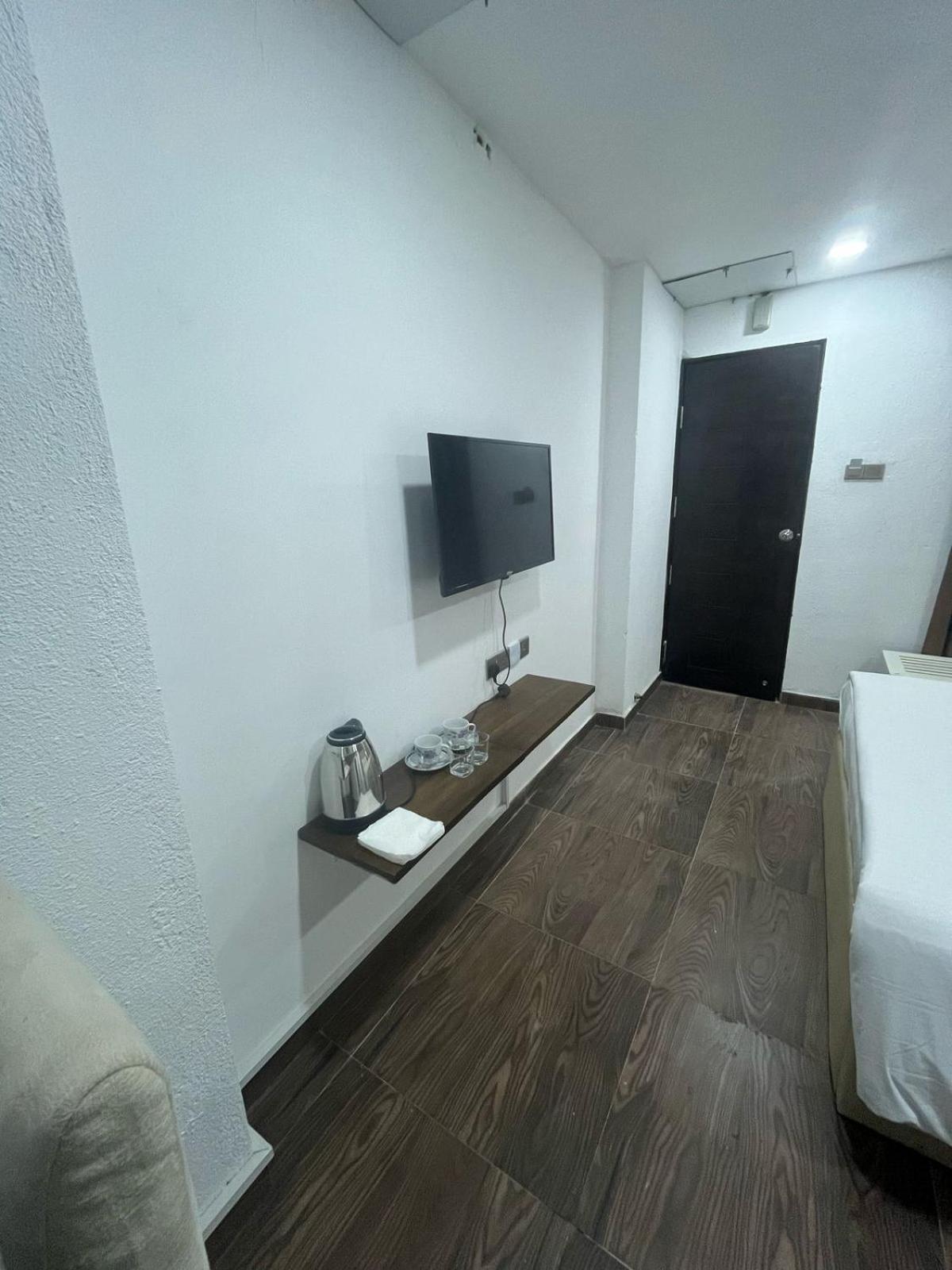 New York And Restaurant Pvt Ltd Apartment *