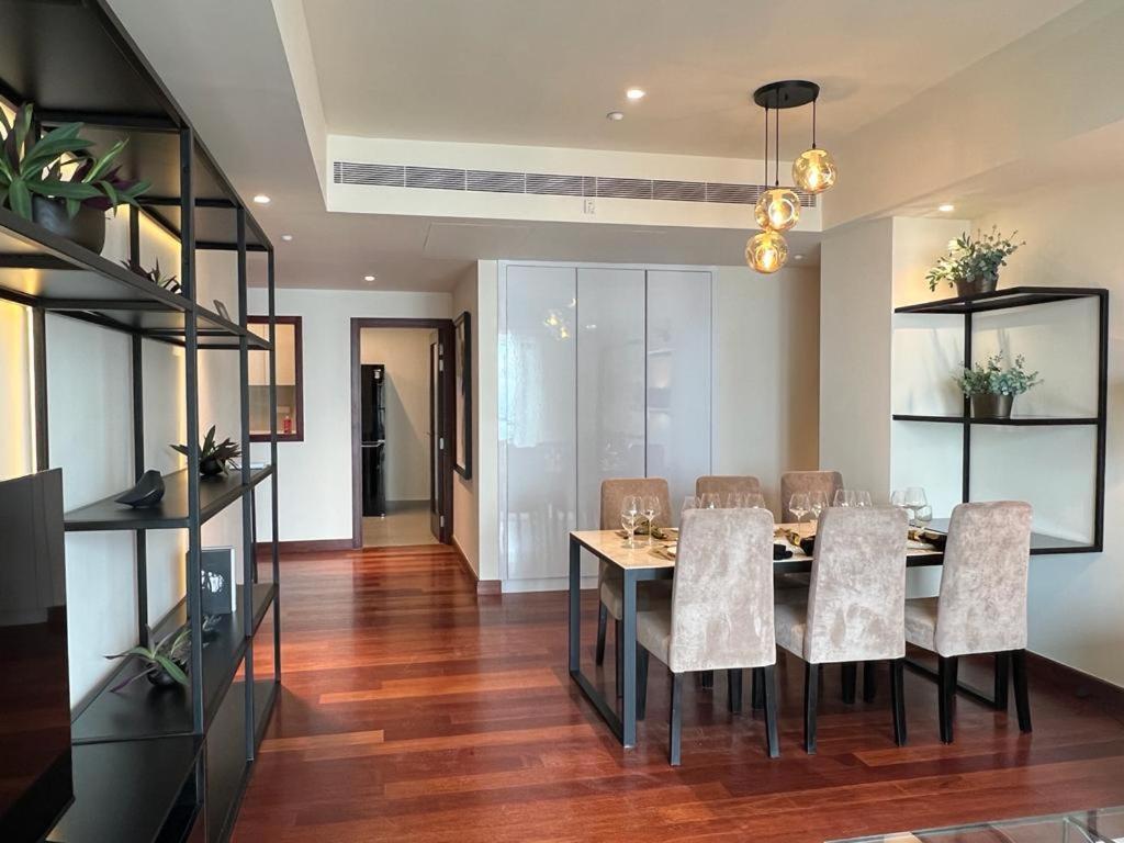 Luxury 2 Bedroom At Cinnamon Life Apartment *
