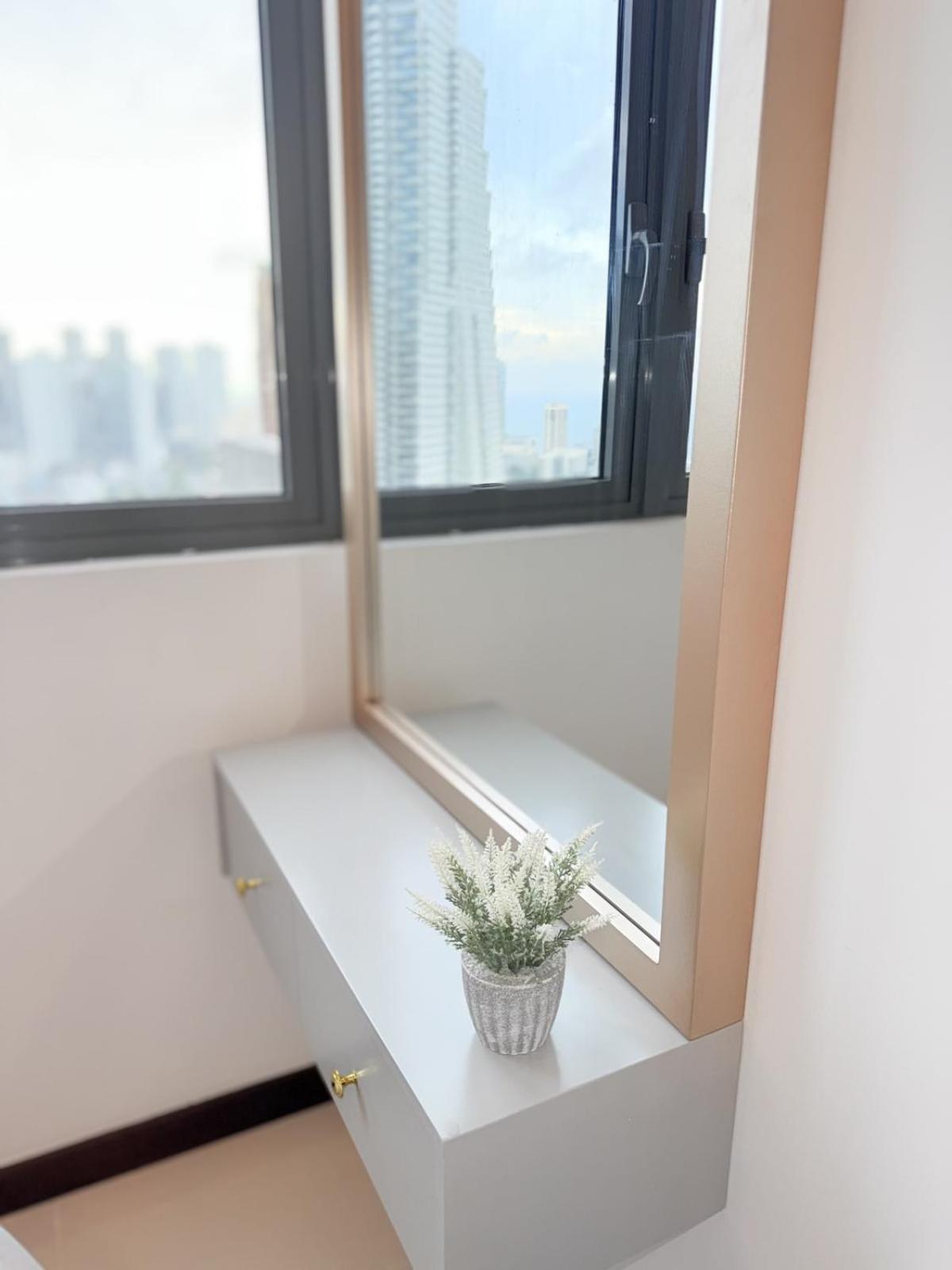 Chevalra Luxury Tri-zen In - Galle-face & Lotus Tower View * Colombo