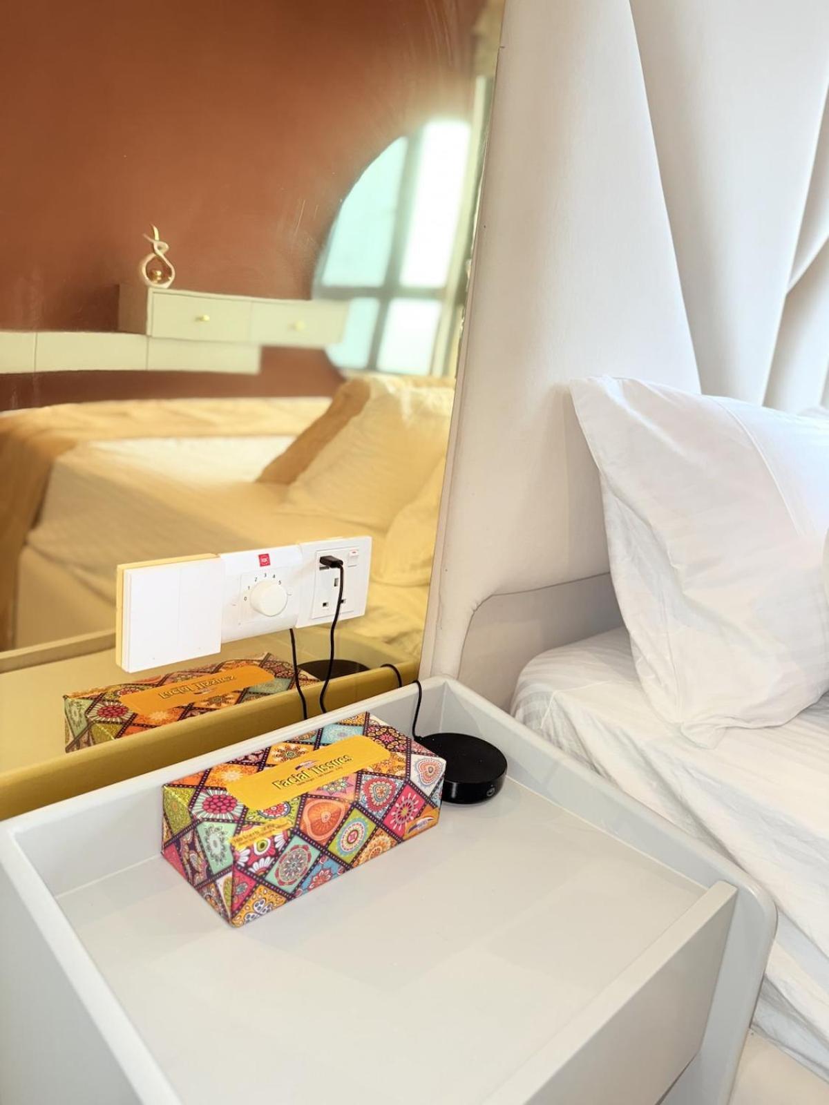 Chevalra Luxury Tri-zen In - Galle-face & Lotus Tower View
