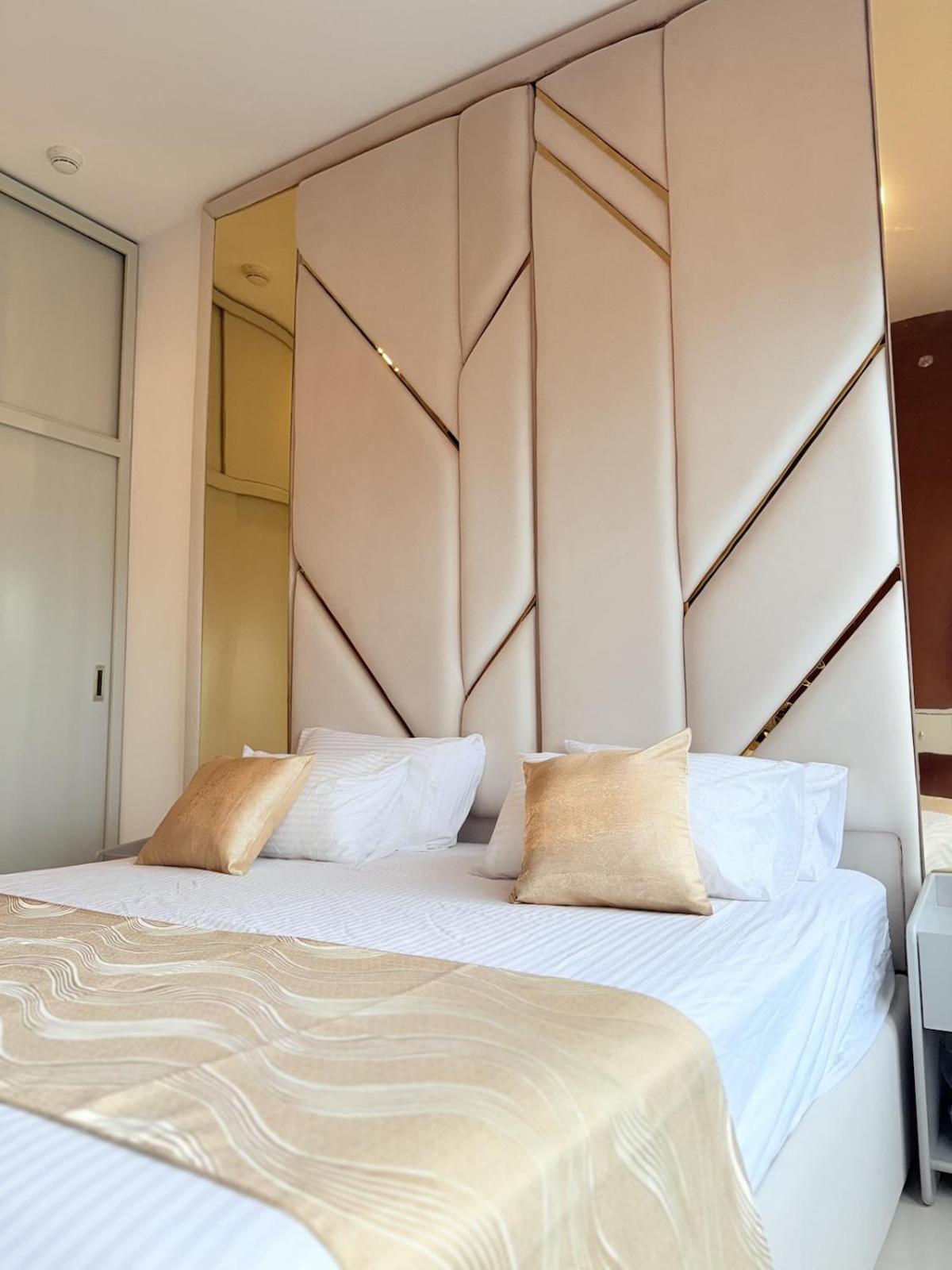 Apartment Chevalra Luxury Tri-zen In - Galle-face & Lotus Tower View