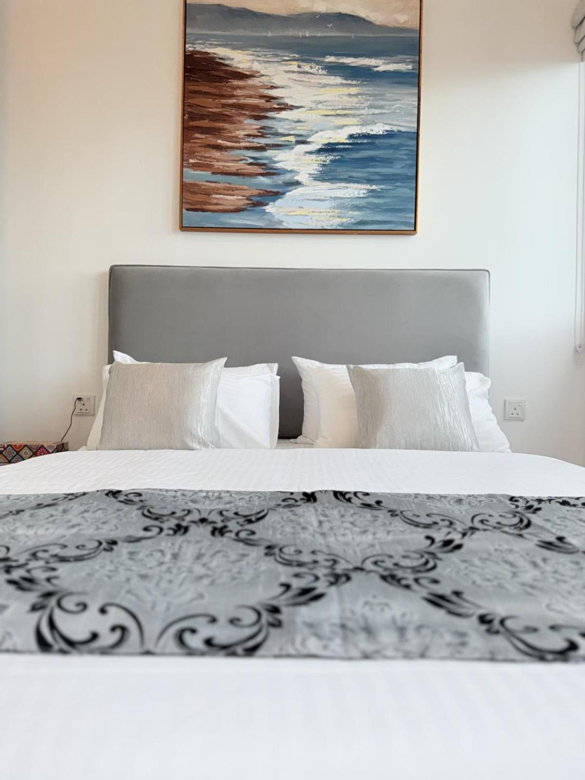 Chevalra Luxury Tri-zen In - Galle-face & Lotus Tower View Colombo