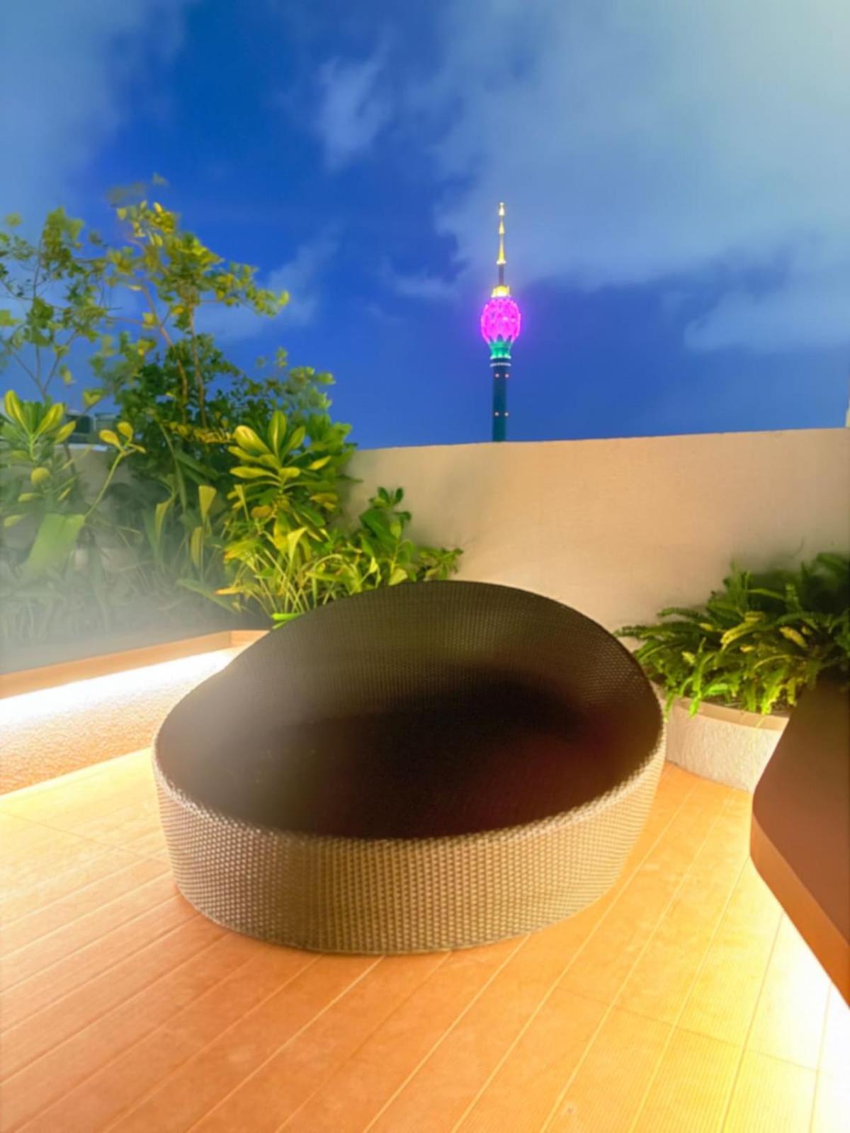 Chevalra Luxury Tri-zen In - Galle-face & Lotus Tower View * Colombo