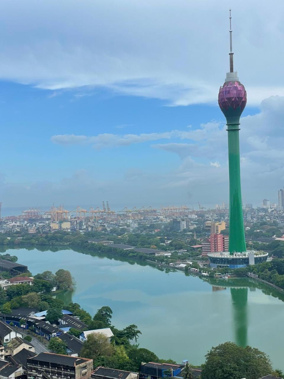 Lotus Tower & Harbour View On320 *