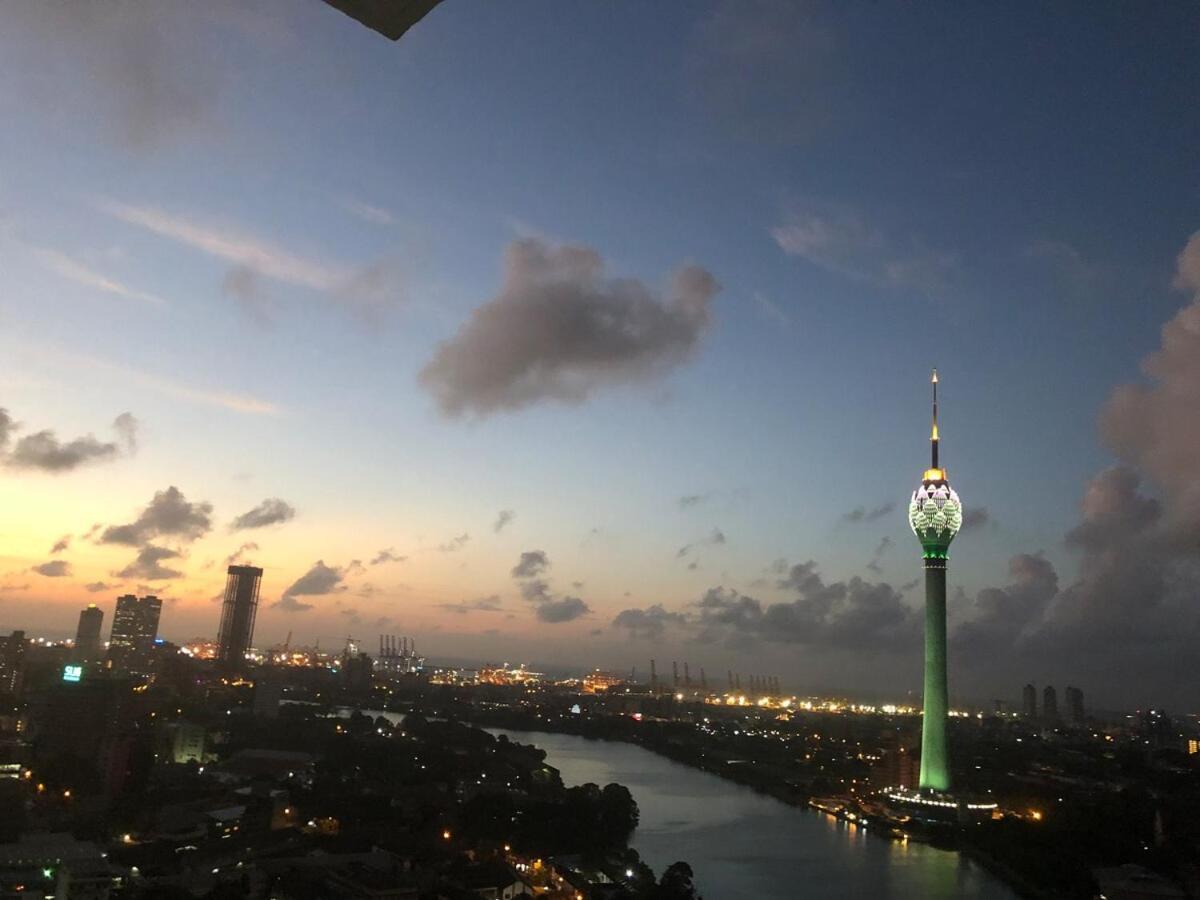 Lotus Tower & Harbour View On320 *