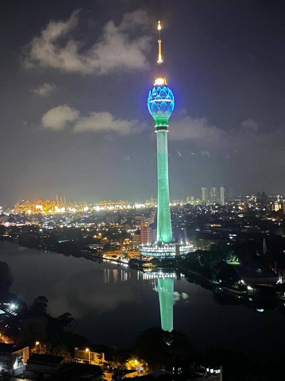 Lotus Tower & Harbour View On320 *