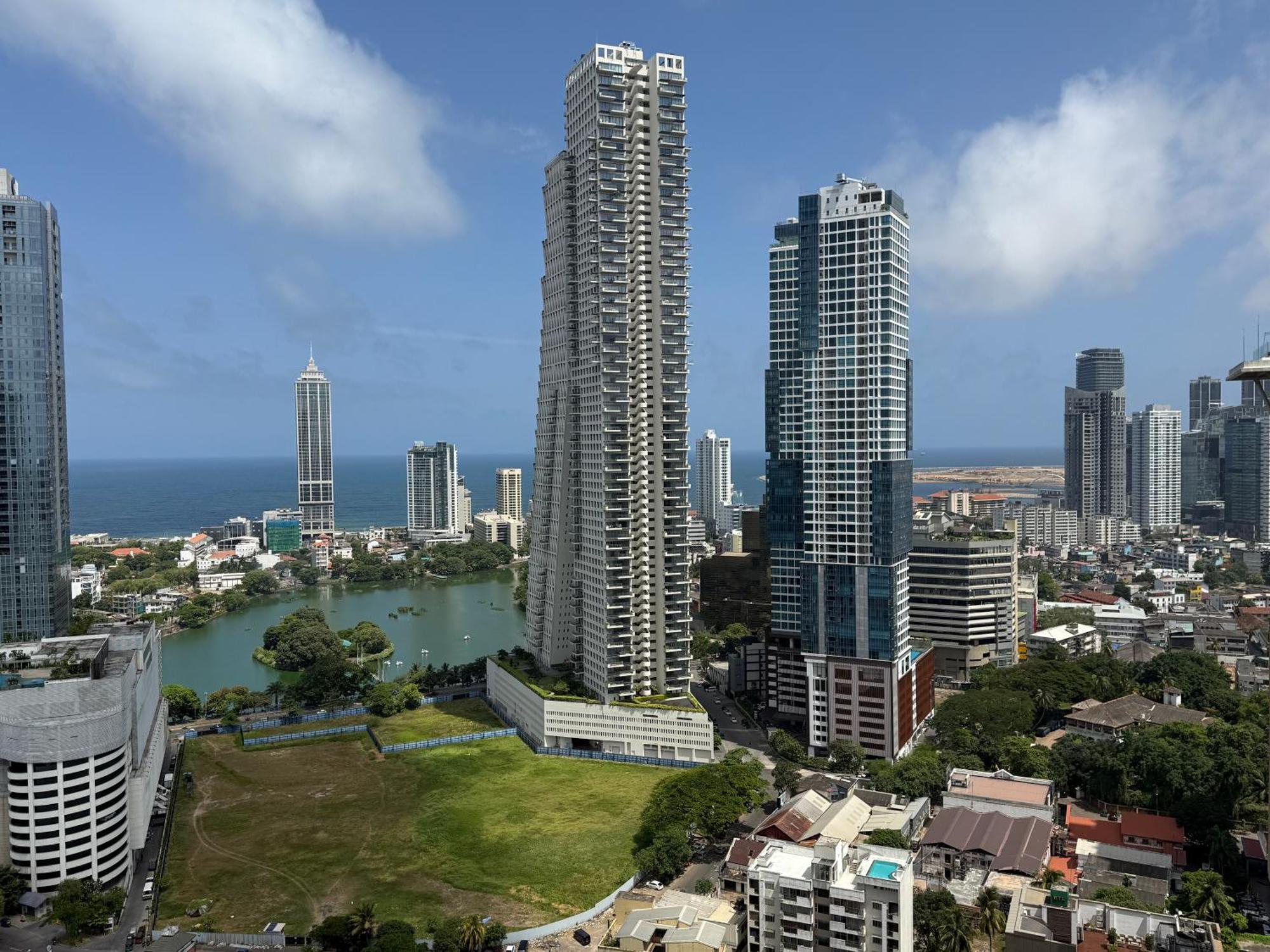Luxury 2 Bed 2 Bath By Resident Colombo