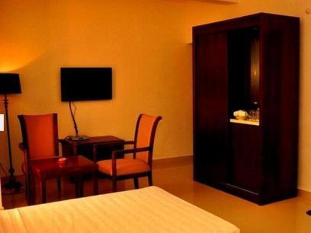 Sai Sea Hotel 3*