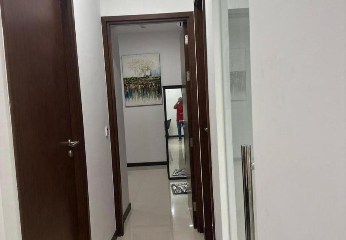 Trizen Luxury 2-bedroom * Colombo