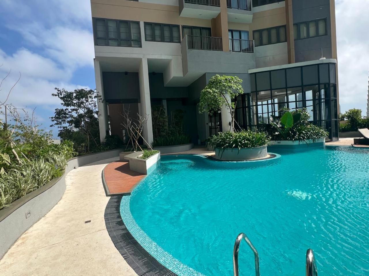 Trizen Luxury 3br Smart With Breathtaking Views & Designer Furnishings *