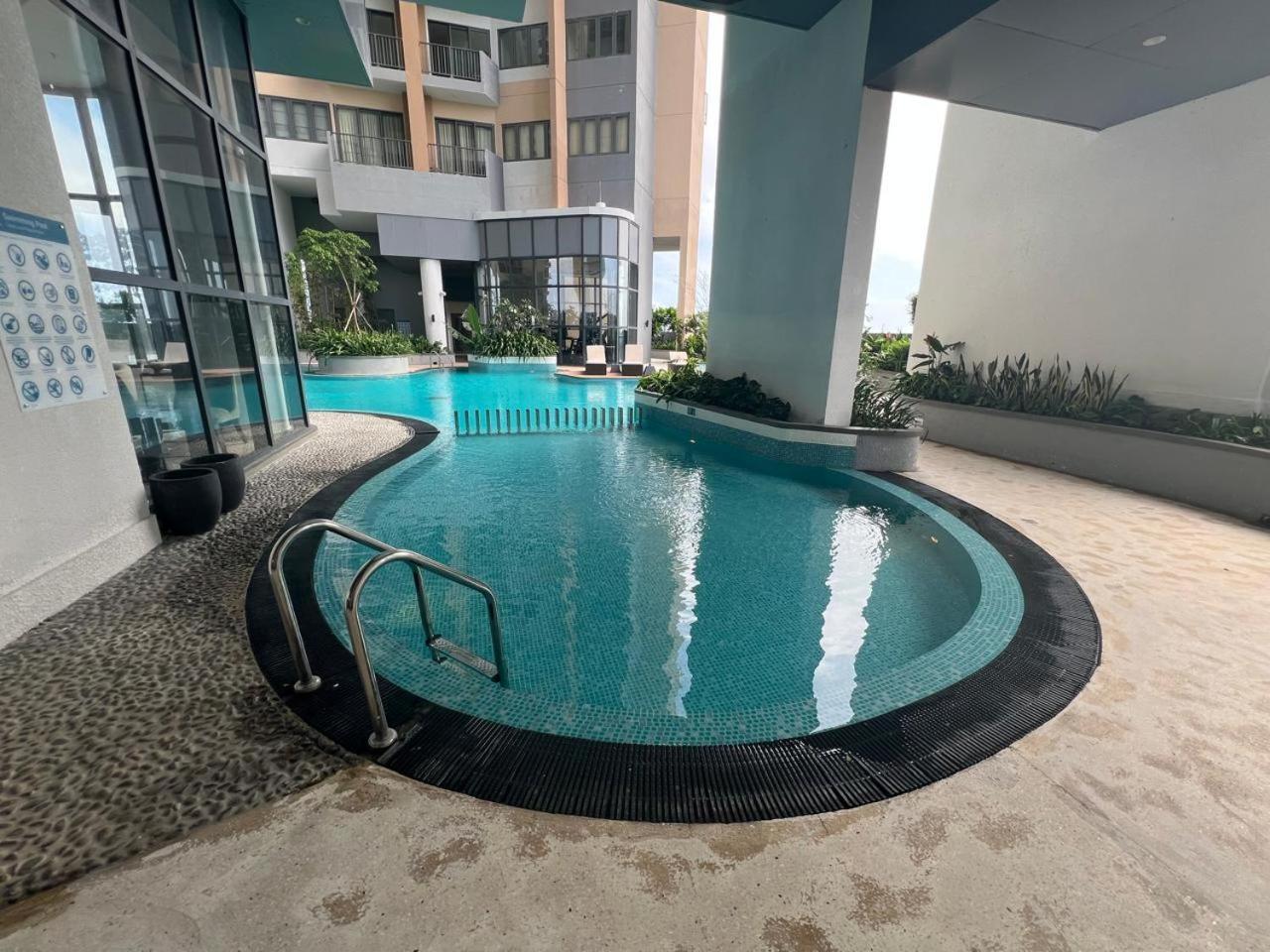 Trizen Luxury 3br Smart With Breathtaking Views & Designer Furnishings