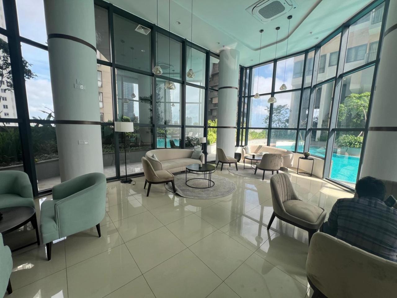Trizen Luxury 3br Smart With Breathtaking Views & Designer Furnishings