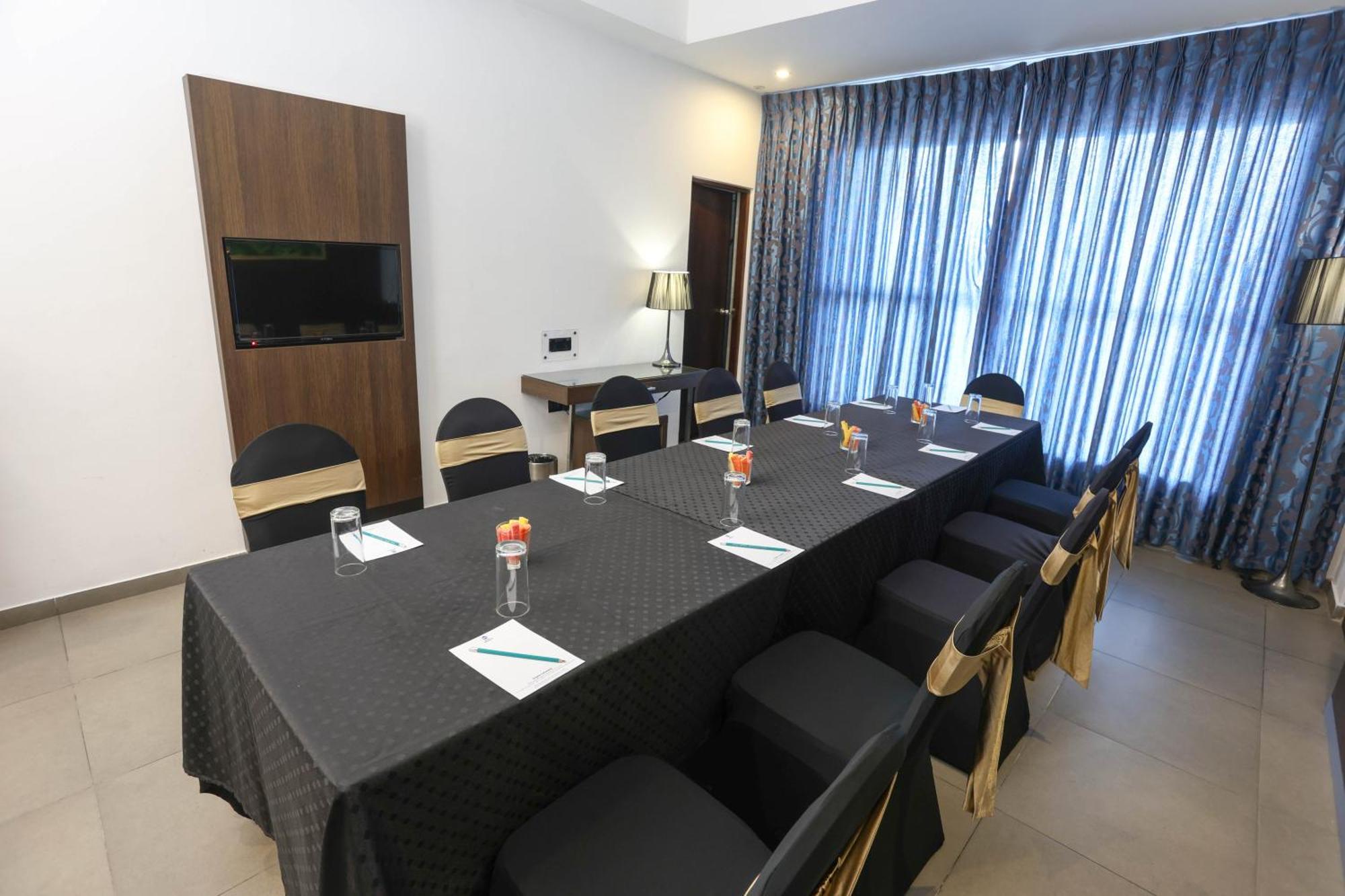 Western Elyon Hotel 4*