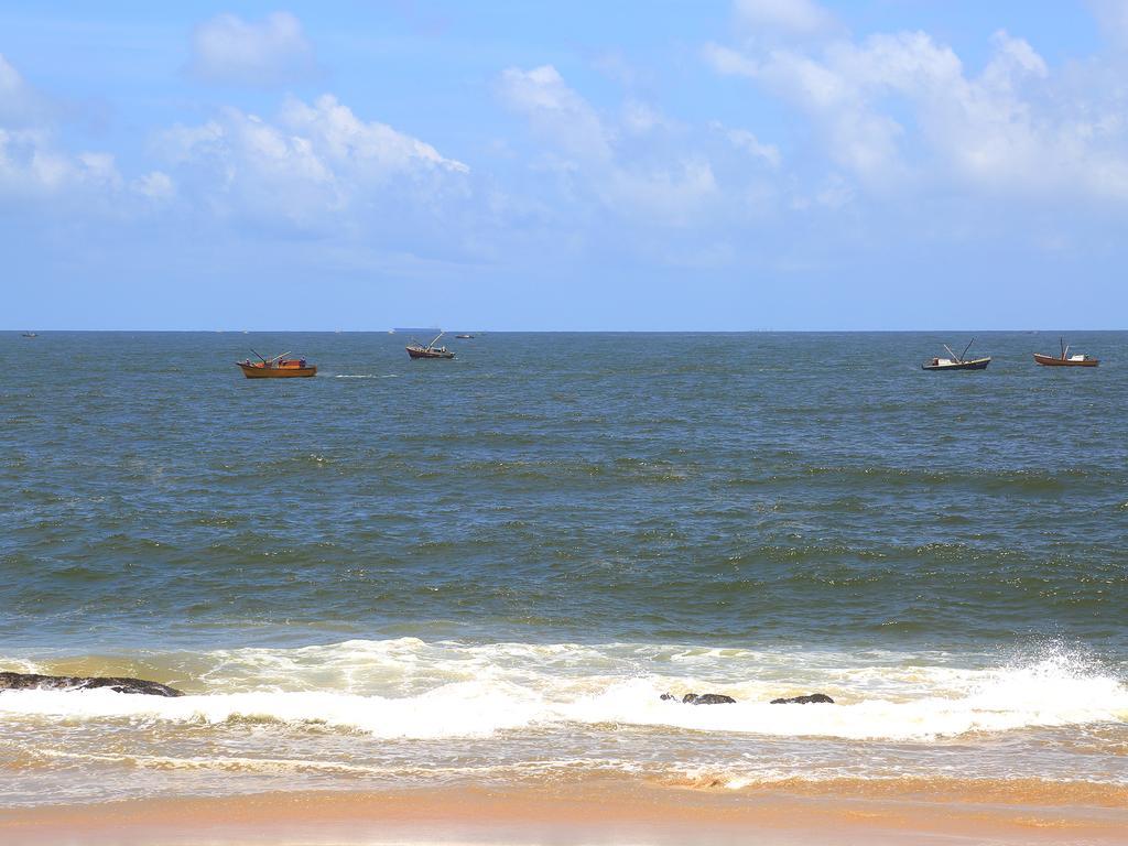 Laguna Beach Sri Lanka *