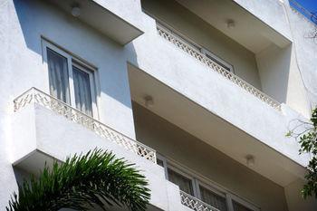 Whitehouse Residencies Bed & Breakfast