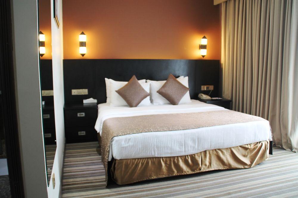 Pearl Grand Hotel 4*