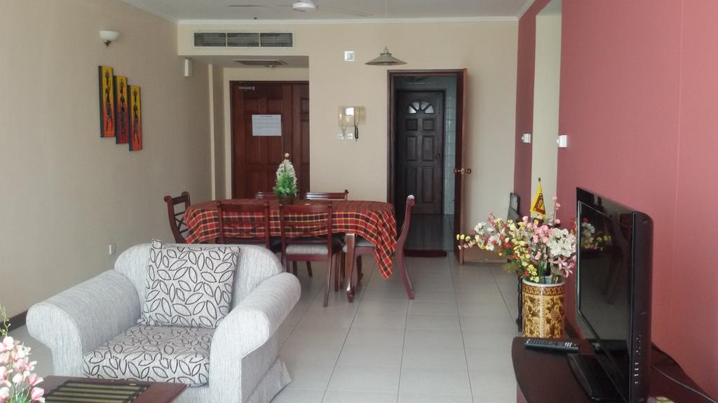 Apartment Royal Park Luxury 3 Bedroom Apartment @18