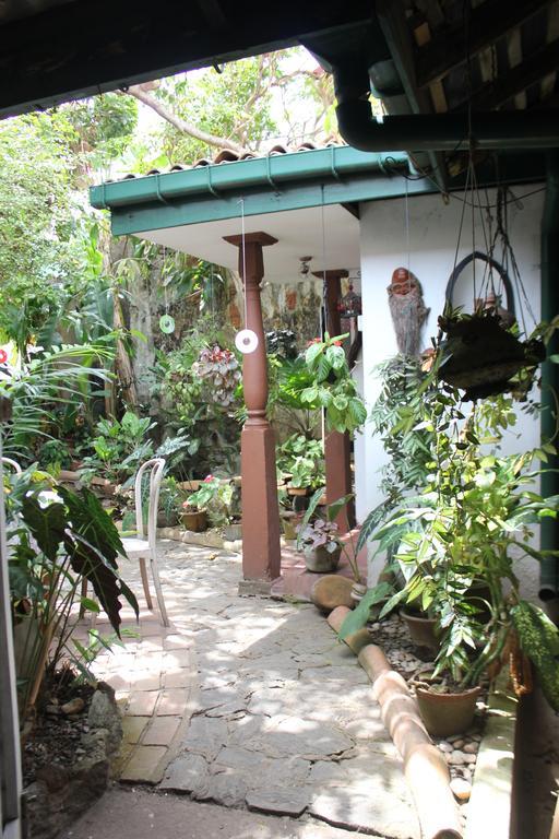 Vista Chelsea Gardens Bnb Bed & Breakfast Colombo