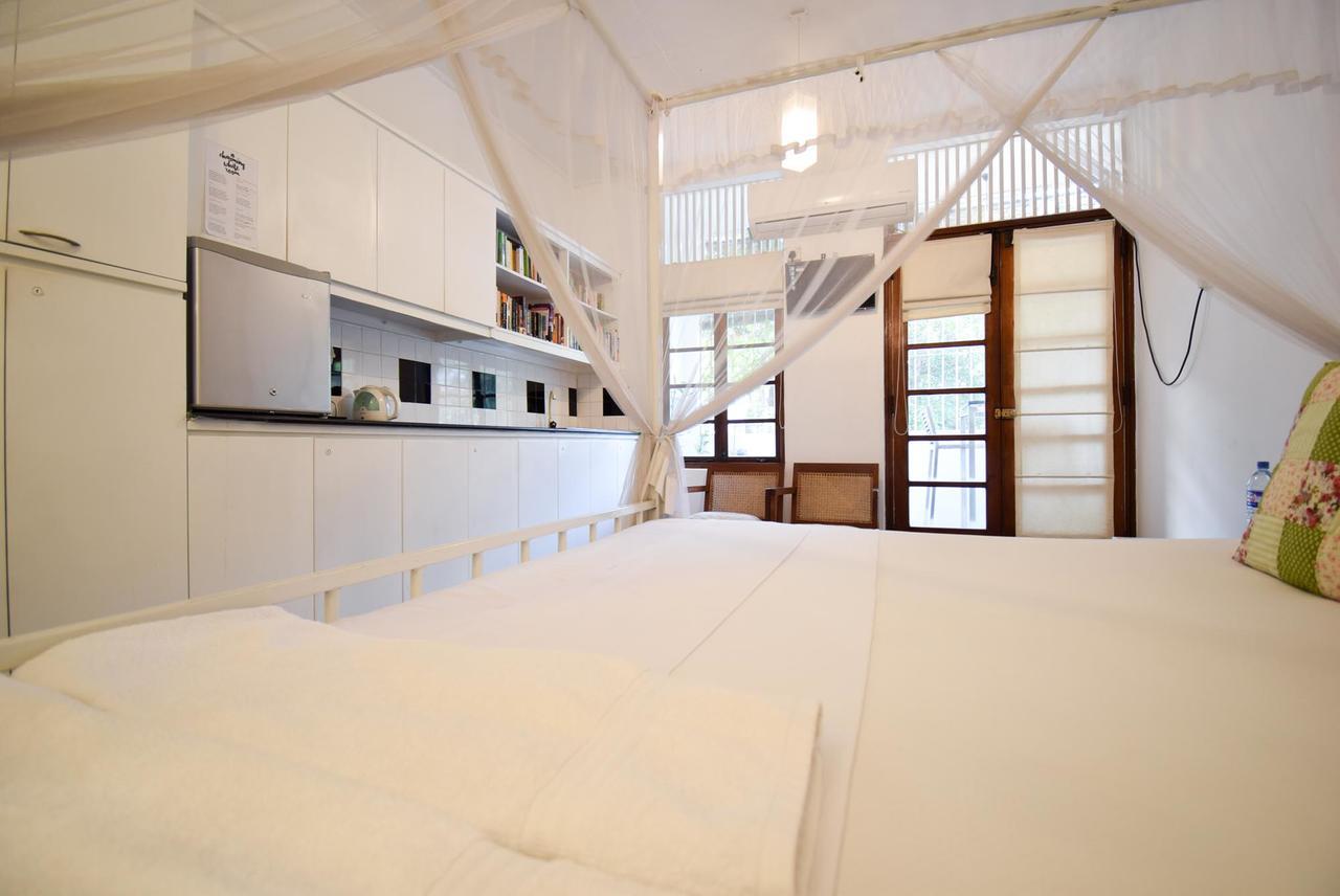 Yoho Charming White Casa de hóspedes 3*