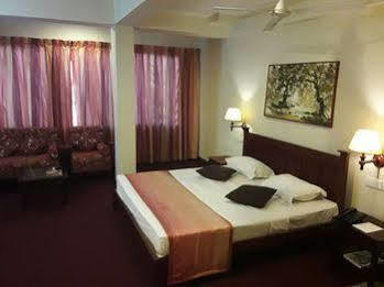 Hotel Janaki 3*